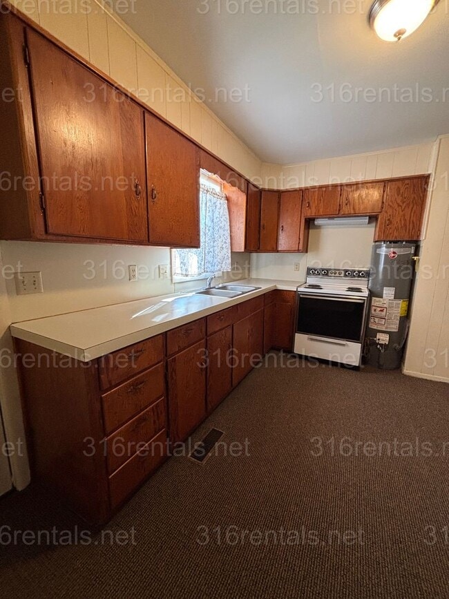 Building Photo - Duplex 2 bed 1 bath available NOW!