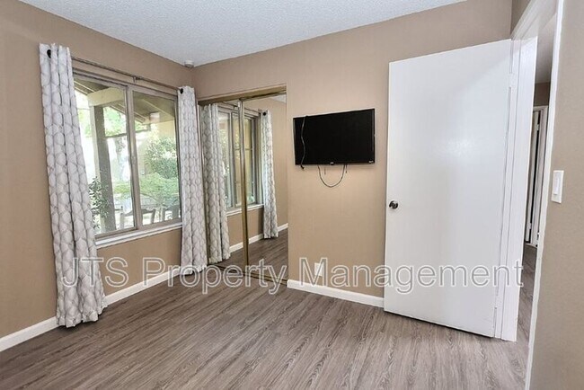 Building Photo - 6913 Navarro Ct