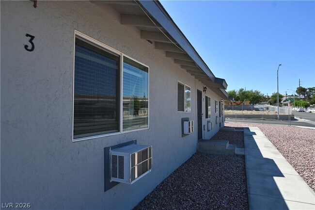 Building Photo - 320 N 16th St
