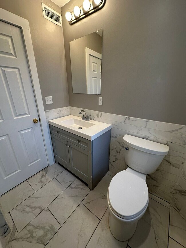 Building Photo - 8nel