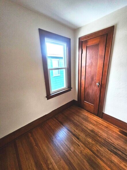 Building Photo - 536 Winspear Ave