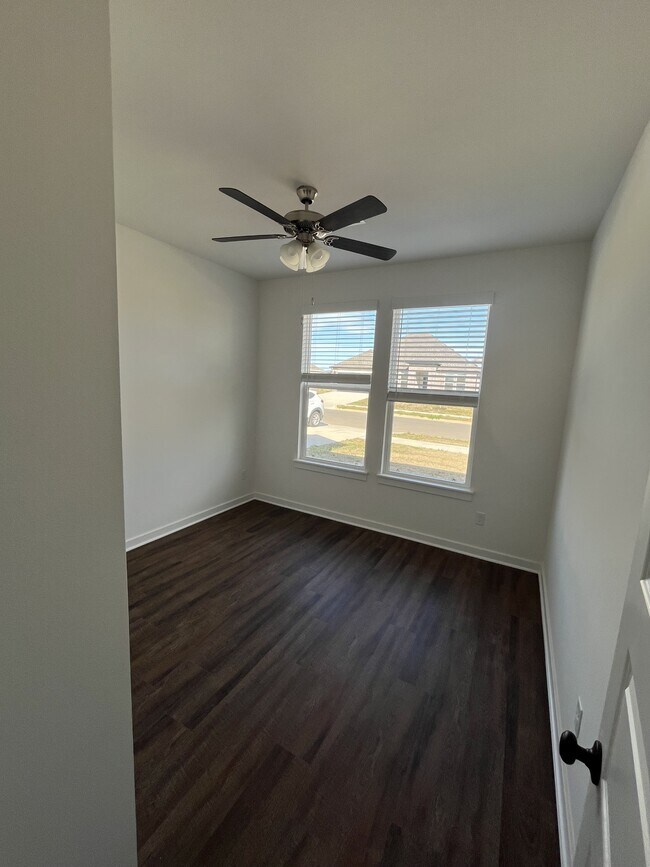 Building Photo - 495 W Gosling Isle