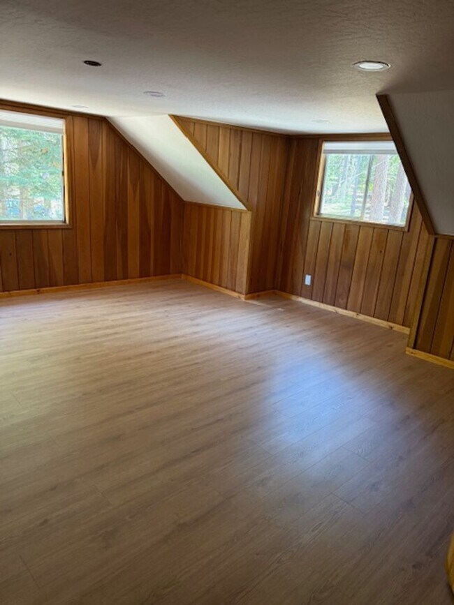 Building Photo - 3Bd 2Ba home located in a quiet neighborho...