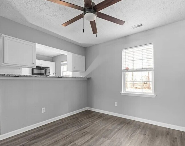 Building Photo - Excellent condition! 3 bedroom house in SE Raleigh