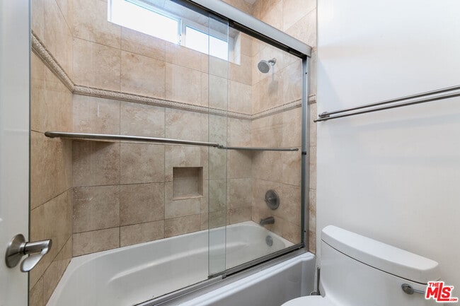 Building Photo - 125 S Elm Dr