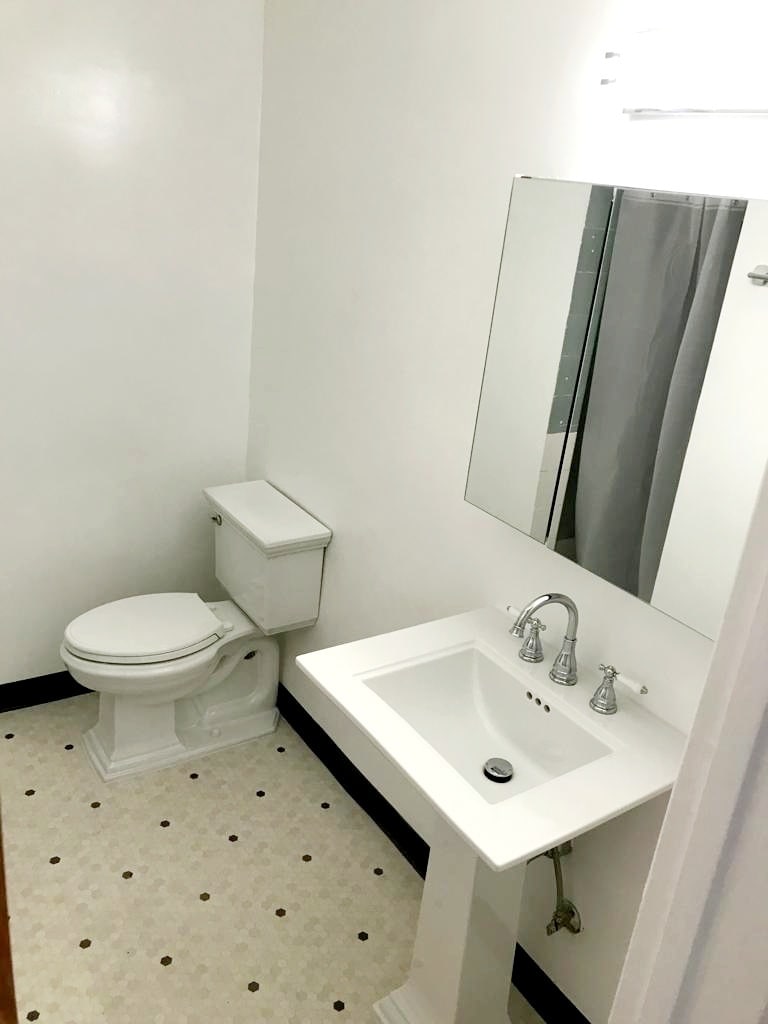 Building Photo - 4425 Maplewood Ave