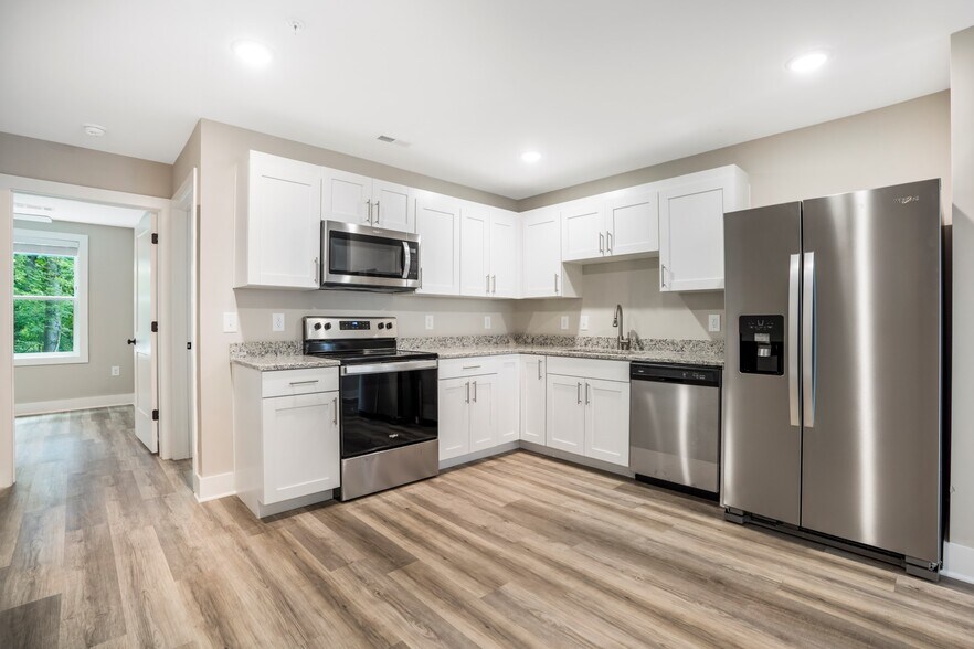 Building Photo - 303 Linwood St