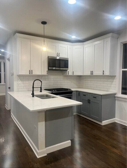 Building Photo - 5212 S Lorel Ave