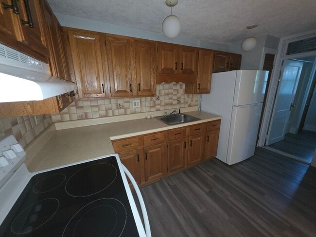 Building Photo - Charming 3 Bedroom Apartment in Millbrook,...