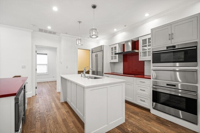 Primary Photo - 380 Columbus Ave