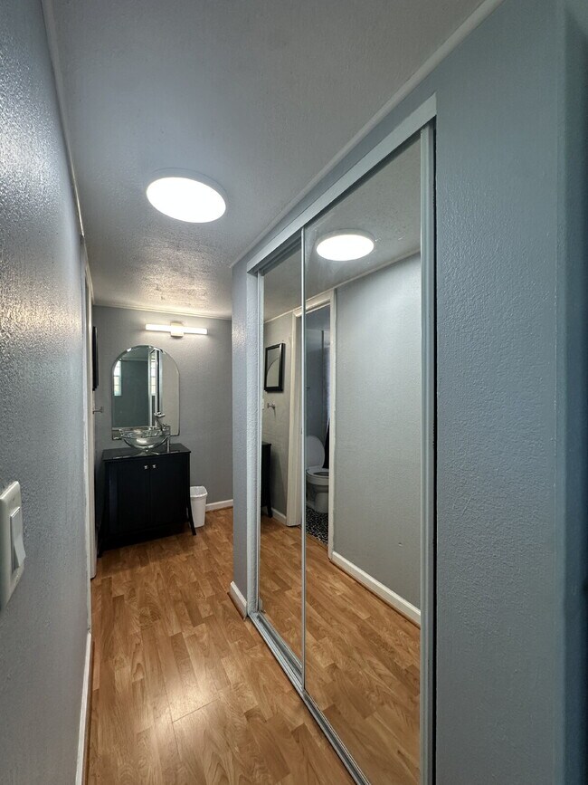Building Photo - 2 bedroom, 2 bathroom condo across from th...
