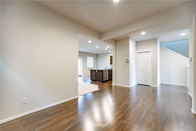 Building Photo - FOR RENT | South Hill / Puyallup Rainier Ridge Community