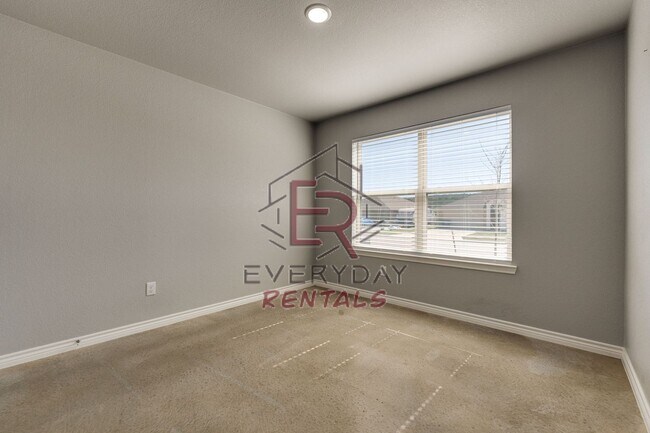 Building Photo - 3 bedroom 2 bath Smart Home