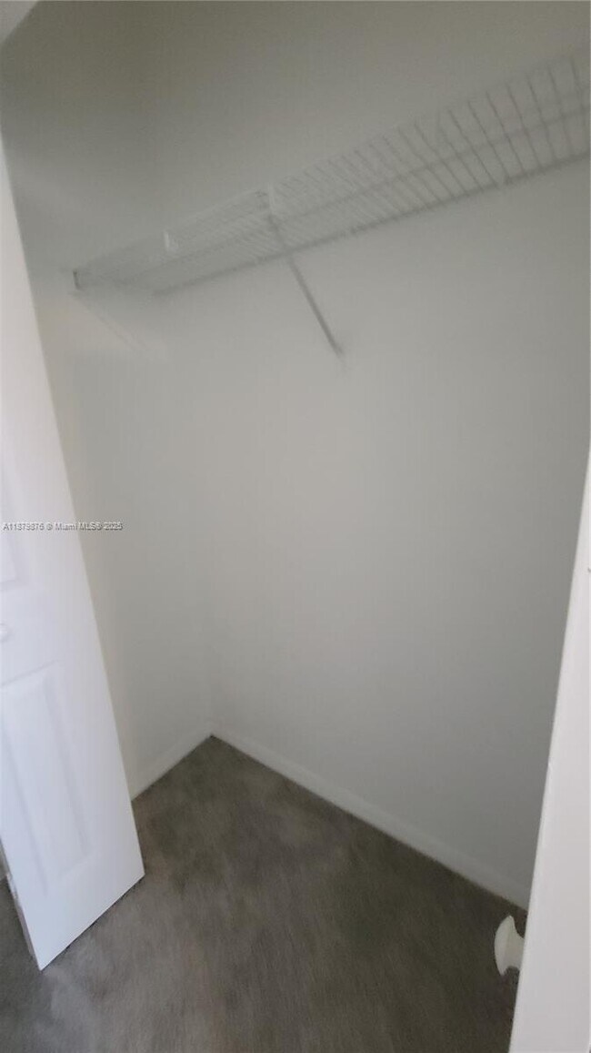 Building Photo - 5010 S Harbor Isles Dr