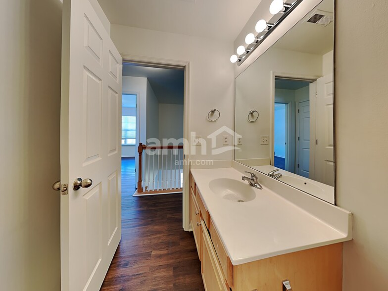 Building Photo - 105 Meadow Crest Ct