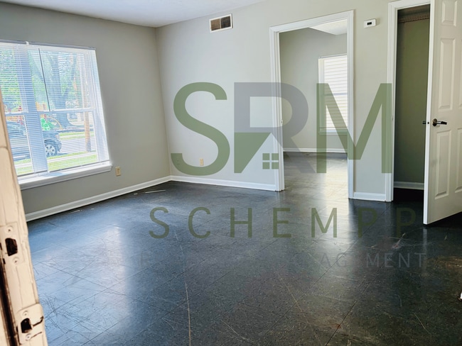 Building Photo - First floor one bedroom apartment in Portland- Section 8 accepted