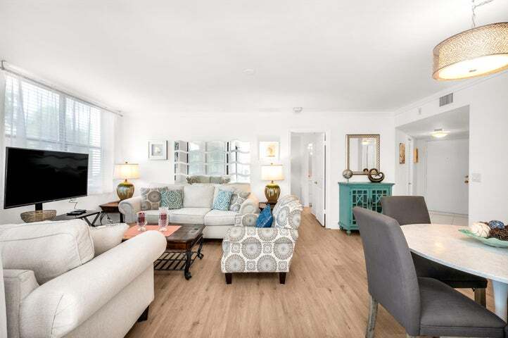 Building Photo - 600 Egret Cir