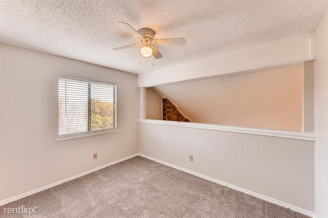 Building Photo - 4 br, 2.5 bath House - 3305 Castle Drive UNIT