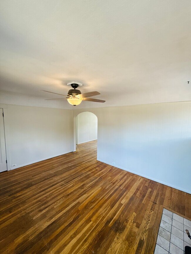 Building Photo - Charming bungalow with off street parking ...
