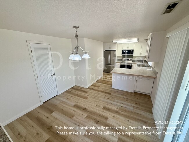 Building Photo - Newly Updated 3 Bedroom Duplex in Silverdale!