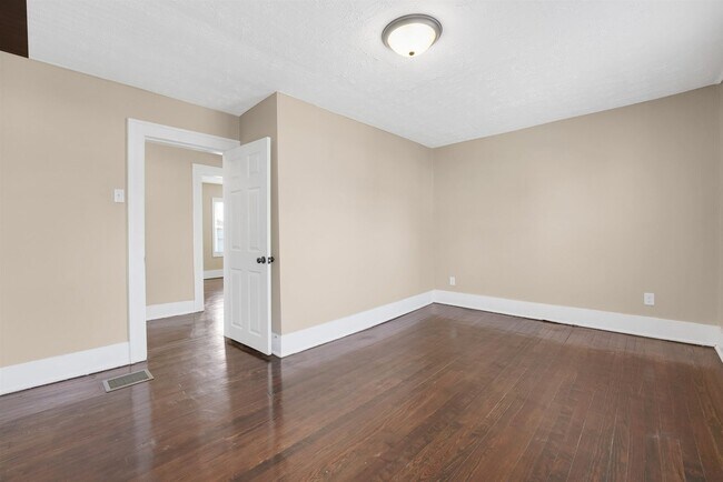 Building Photo - 172 S Richardson Ave
