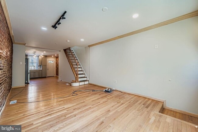 Building Photo - 511 S Ellwood Ave