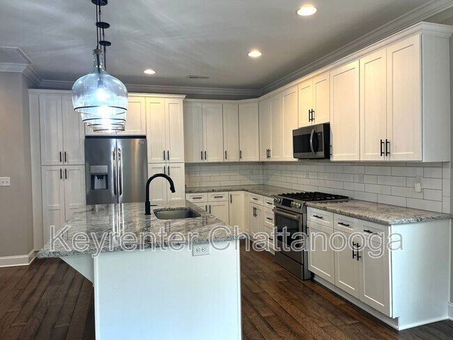 Building Photo - 1749 Seven Pines Ln