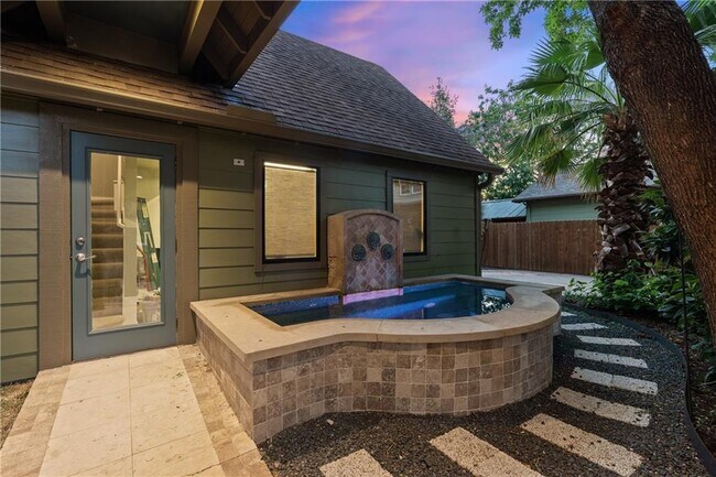 Building Photo - 5010 Finley Dr