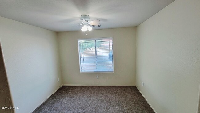 Building Photo - 11253 W Davis Ln