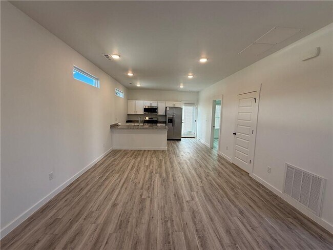 Building Photo - 1051 States Ave