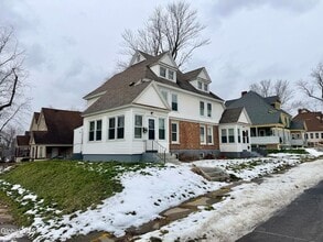 Building Photo - 39-41 Roosevelt Road Unit