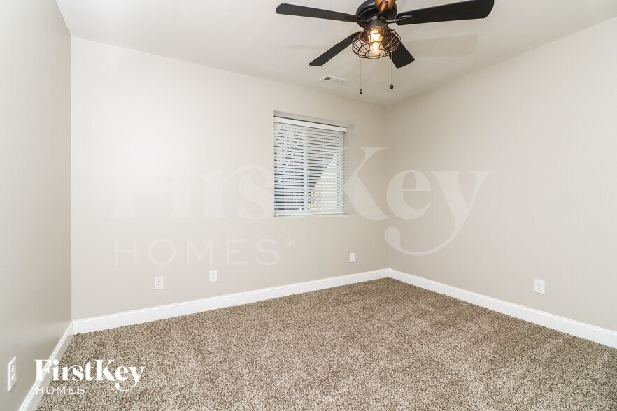 Building Photo - 260 Sterling Dr