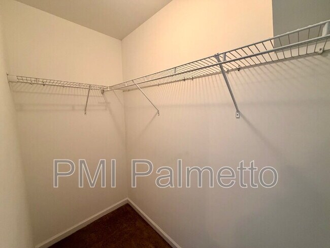 Building Photo - 1064 Kingston Village Loop