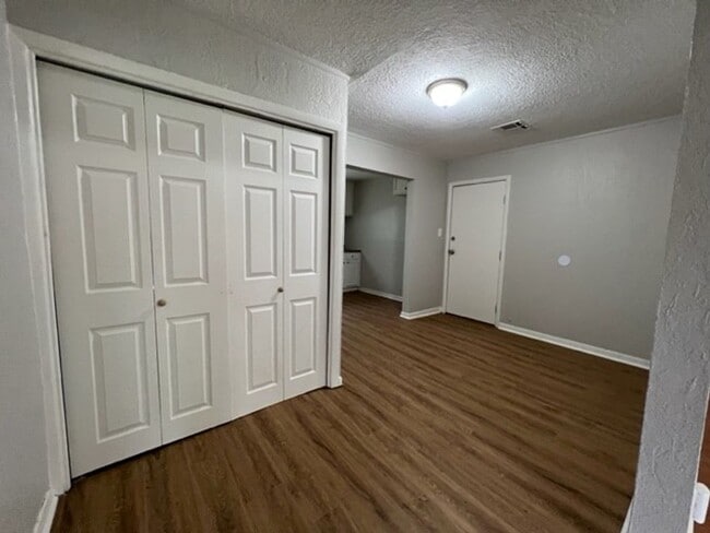 Building Photo - 1210 NW Baldwin- AVAILABLE NOW!