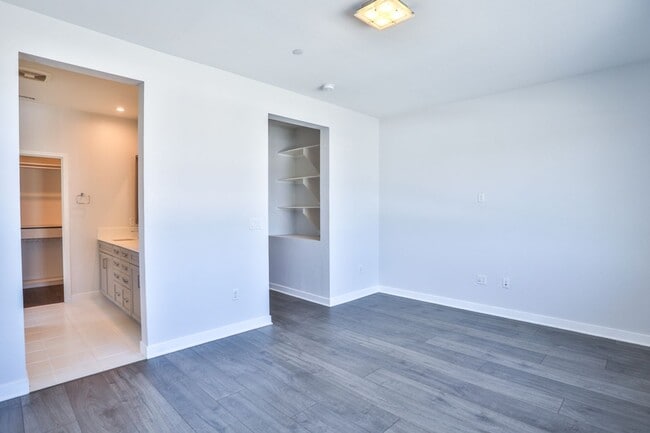 Building Photo - 3 bedroom 2.5 bath in Gated Community