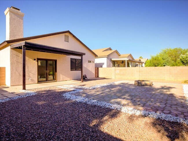 Building Photo - 3 Bedroom 2 Bathroom
