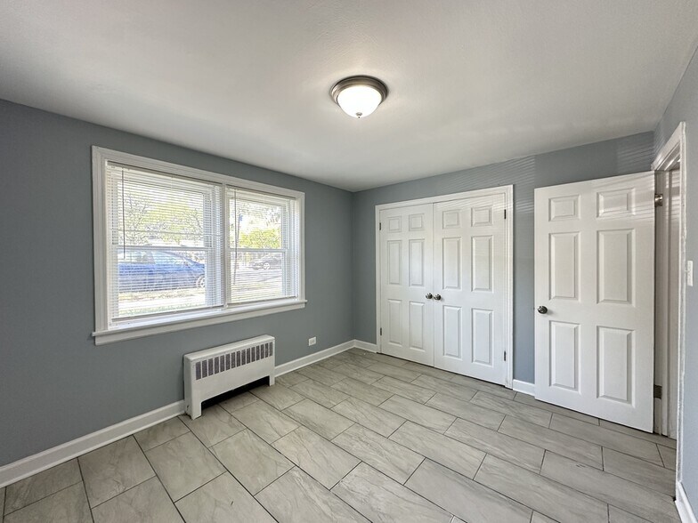 Building Photo - 6725 N California Ave