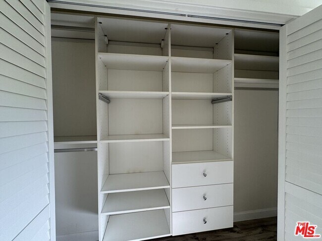 Building Photo - 26707 Oak Crossing Rd