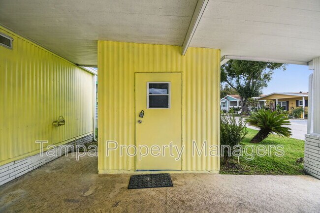 Building Photo - 201 Country Ln