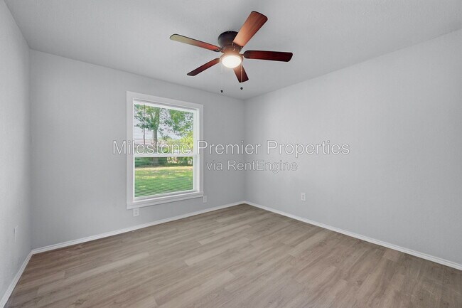 Building Photo - 718 W Belden St