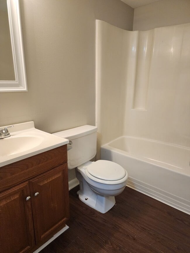 Building Photo - ** Available now** 2 Bedroom/2 Bath Condo on Southside close to Truman