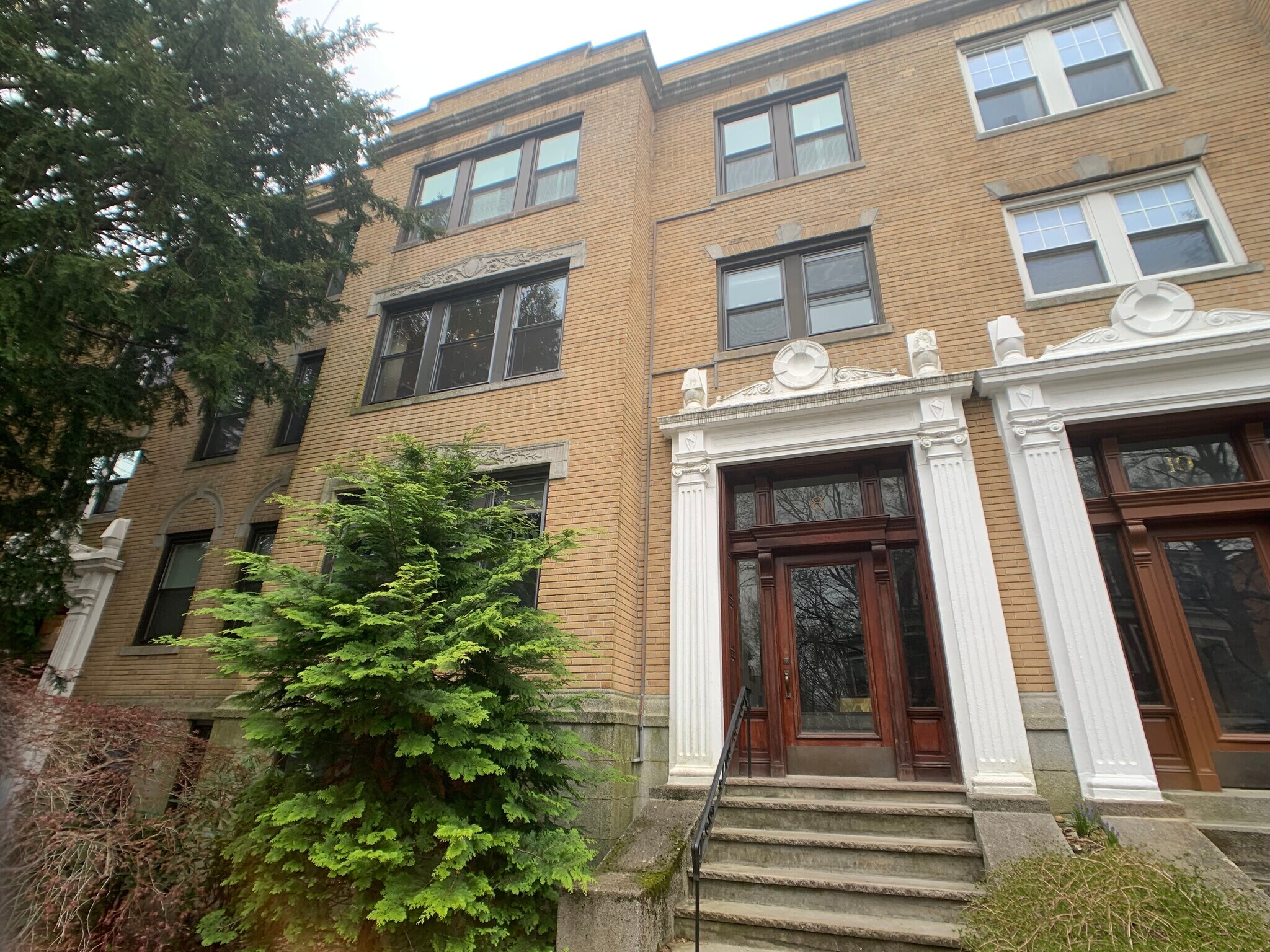 Building Photo - 8 Fairbanks St