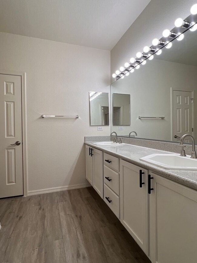 Building Photo - Summerlin Condo - Gated - Community Pool 1 Car Garage - 500 Off First Months Rent