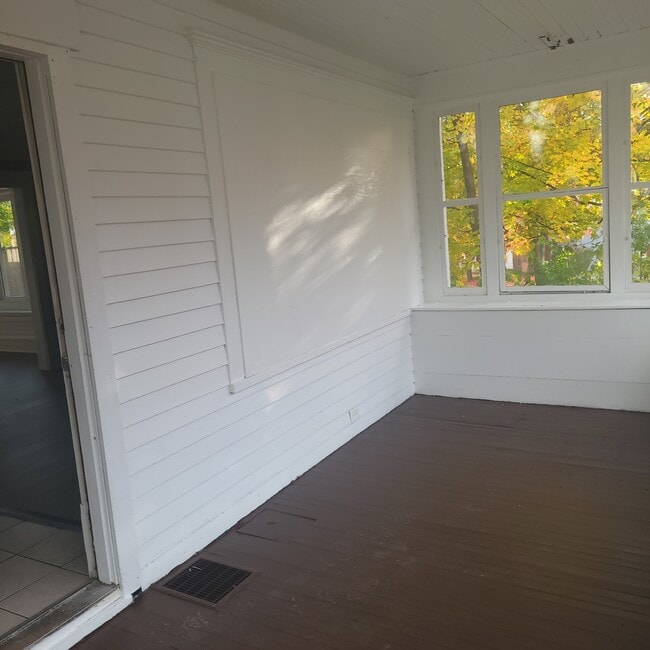 Building Photo - 1352 Sprague St