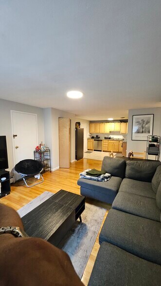 Building Photo - 46 Stetson St