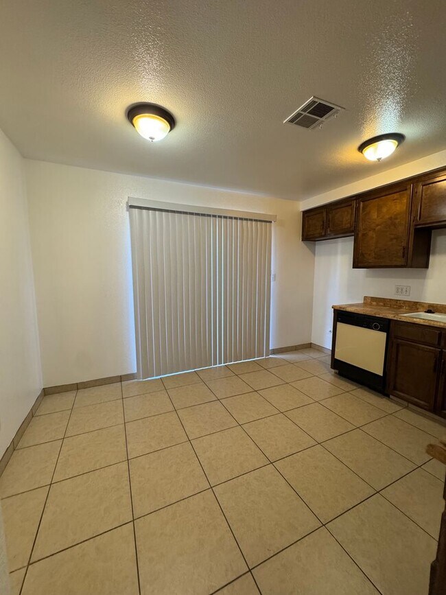 Building Photo - 2962