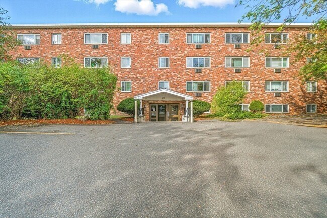 Building Photo - 20 Radcliffe Rd