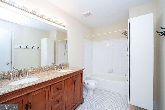 Building Photo - 6202 Cedar Ct