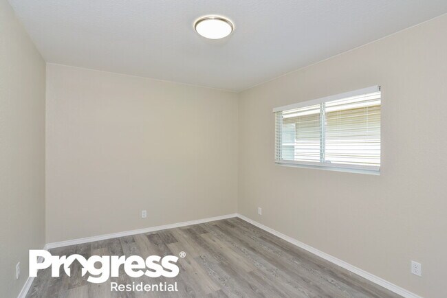 Building Photo - 8439 Silver Brush