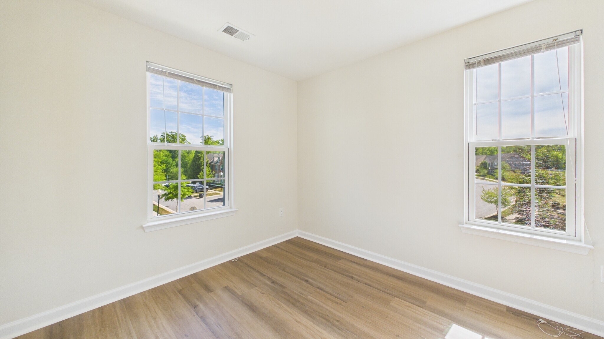 Building Photo - 5423 Saint Rita Dr
